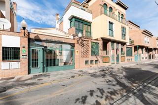 Maison jumelée à Calle doctor lópez font 40. Se vende exclusiva vivienda unifamiliar en neptuno_granada