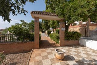 Maison à Paseo arboleda 2. Se vende casa de 2 plantas semi-reformada en la malaha_granada