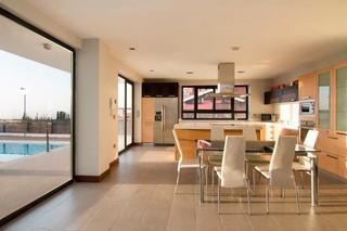 Location Chalet à Calle charinas 8. Se alquila villa de lujo en altos de la zubia_granada