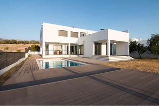 Rent Chalet in Calle charinas 8. Se alquila villa de lujo en altos de la zubia_granada