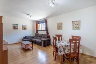 Pis  Avenida madrid 36d. Se vende acogedor piso de 2 dormitorios + plaza garaje + traster