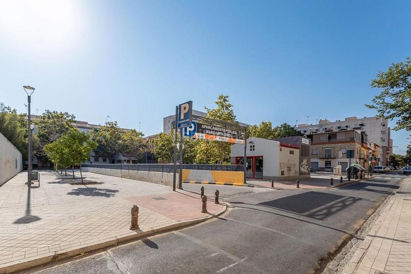 Foto 967c912a-56c6-435e-94ed-5cdb8d10d1fa. Piso en calle banderas 5 se vende ¡magnifico piso en el zaidin exterior y con vistas despejadas! ( sin ascensor) planta tercera! en Granada
