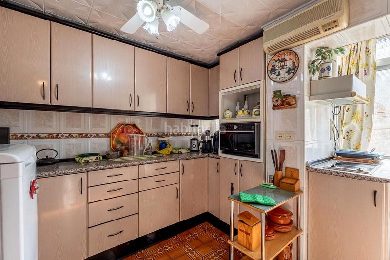 Foto c34b95ee-4755-4e26-8737-c6ee73c1c878. Piso en calle banderas 5 se vende ¡magnifico piso en el zaidin exterior y con vistas despejadas! ( sin ascensor) planta tercera! en Granada