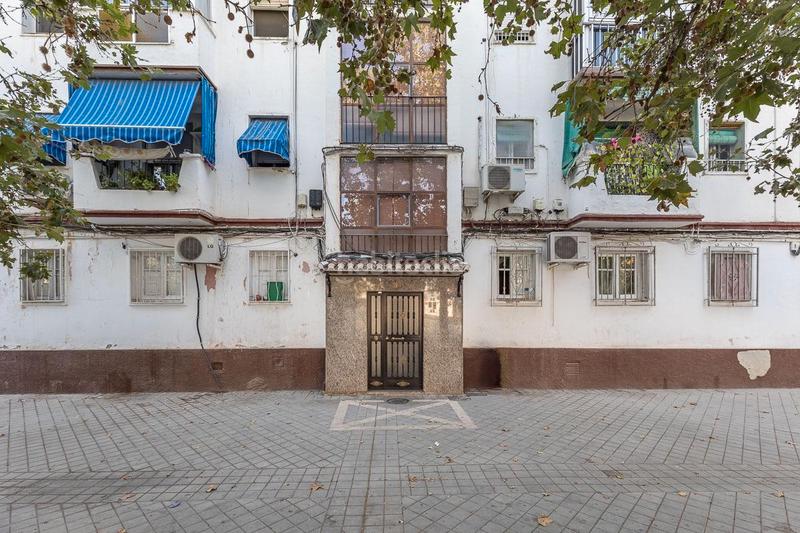Foto c42c40c8-82ca-4f36-8ad7-d6a96c5f15f0. Piso en calle banderas 5 se vende ¡magnifico piso en el zaidin exterior y con vistas despejadas! ( sin ascensor) planta tercera! en Granada
