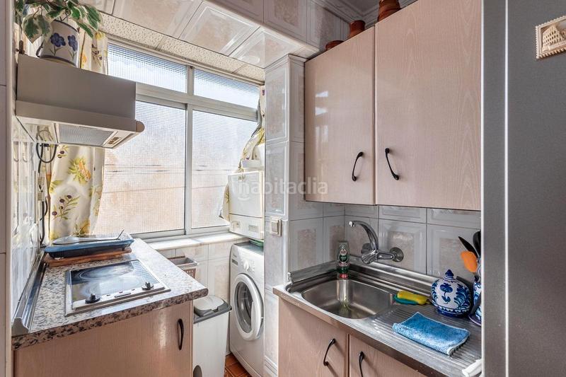 Foto e58f683c-da24-4b8e-b284-0e22e846094e. Piso en calle banderas 5 se vende ¡magnifico piso en el zaidin exterior y con vistas despejadas! ( sin ascensor) planta tercera! en Granada