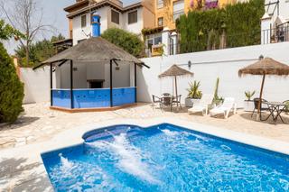 Reihenhaus  Calle sala dos hermanas 81. Se vende casa adosada junto hospital vithas_carettera de la sier