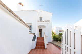 Chalet  Calle abeto 42. Se vende amplio chalet independiente en albolote_loma verde_gran