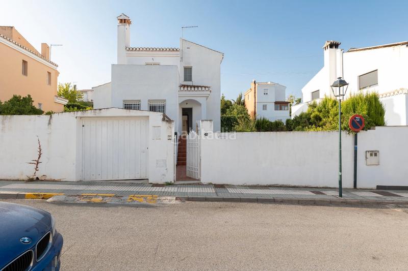 Foto 4b0b6569-430a-4ab5-8b76-7b8e9132a477. Chalet en calle abeto 42 se vende amplio chalet independiente _loma verde_granada en Albolote