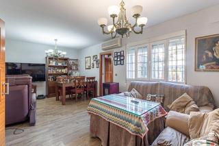 Casa adossada  Calle pradollano 3. Se vende gran casa con patio y terraza en bola de oro_granada