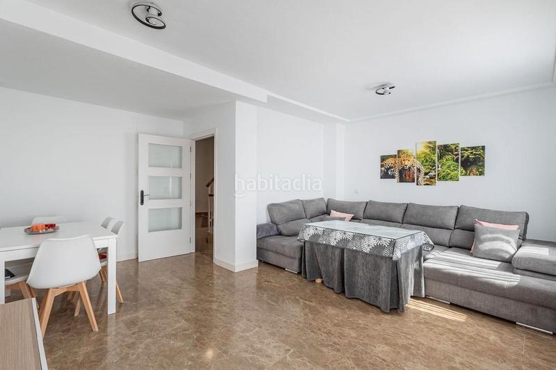 Foto 582981b5-c6fb-42cc-9c77-3e2643c1eb03. Semi detached house in avenida Ogíjares 17 in Ogíjares