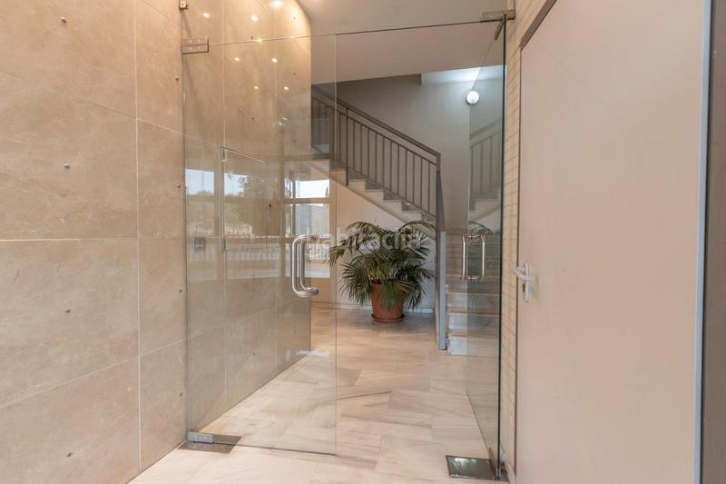 Foto 09d055fd-a150-4f50-9bb1-14812398b1bb. Piso en calle pintor fernando belda 60 ¡se vende piso vpo fantástico con terraza y garaje junto al gimnasio we! en Granada
