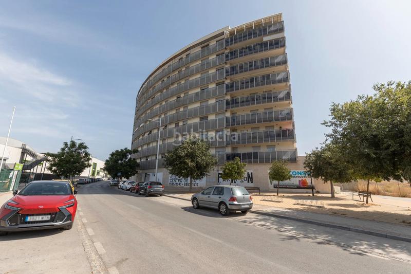Foto 33b6598d-ec33-405c-bf7b-55f6270d2d37. Piso en calle pintor fernando belda 60 ¡se vende piso vpo fantástico con terraza y garaje junto al gimnasio we! en Granada