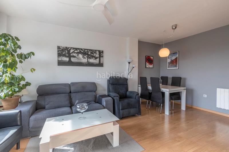 Foto 46c83cfd-ebd7-4185-9341-2e7f9a805dcc. Piso en calle pintor fernando belda 60 ¡se vende piso vpo fantástico con terraza y garaje junto al gimnasio we! en Granada