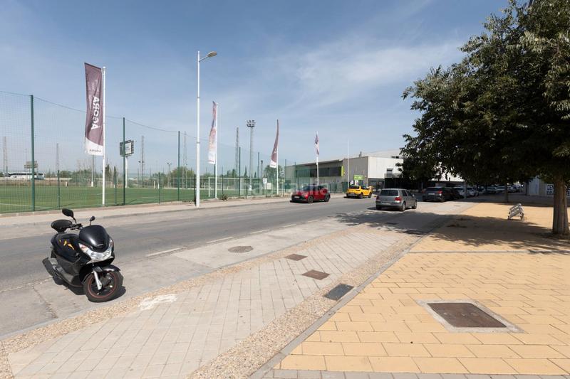 Foto 4d592151-1353-4bdf-8fa9-ad96cf949175. Piso en calle pintor fernando belda 60 ¡se vende piso vpo fantástico con terraza y garaje junto al gimnasio we! en Granada