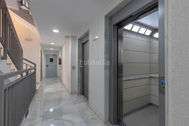 Foto 642970e0-8c63-4d0f-8438-ec5051ddb711. Piso en calle pintor fernando belda 60 ¡se vende piso vpo fantástico con terraza y garaje junto al gimnasio we! en Granada