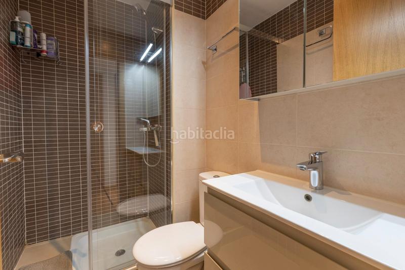 Foto 7c5327e9-4c52-4a71-ac04-eb93092e868c. Piso en calle pintor fernando belda 60 ¡se vende piso vpo fantástico con terraza y garaje junto al gimnasio we! en Granada