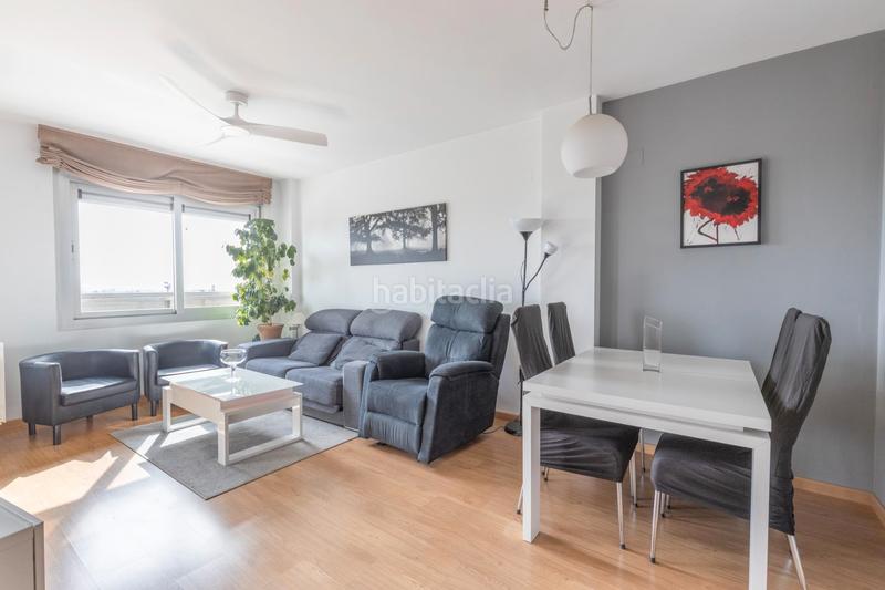 Foto 9c402780-947a-4c2a-939b-dee229a055ca. Piso en calle pintor fernando belda 60 ¡se vende piso vpo fantástico con terraza y garaje junto al gimnasio we! en Granada
