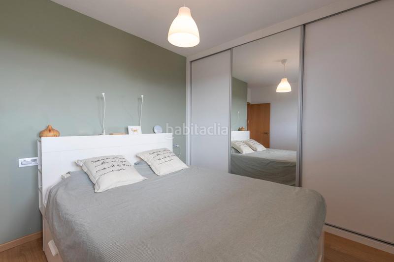 Foto acf3f6b2-617e-4528-afd6-91516d55aba7. Piso en calle pintor fernando belda 60 ¡se vende piso vpo fantástico con terraza y garaje junto al gimnasio we! en Granada