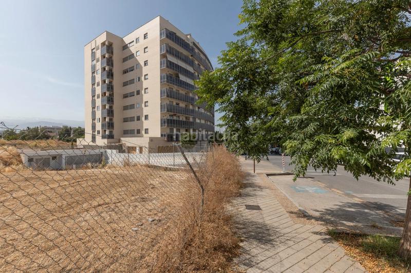 Foto c2d0da8d-b173-48c2-b505-8c5f7b240ba3. Piso en calle pintor fernando belda 60 ¡se vende piso vpo fantástico con terraza y garaje junto al gimnasio we! en Granada