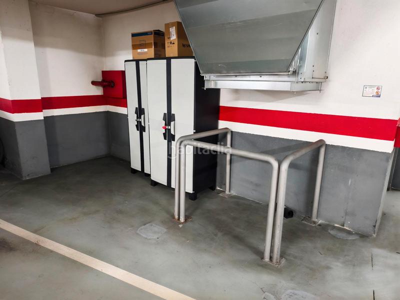 Foto c92eaf60-b5e9-4863-bf60-5832281eb8fd. Piso en calle pintor fernando belda 60 ¡se vende piso vpo fantástico con terraza y garaje junto al gimnasio we! en Granada
