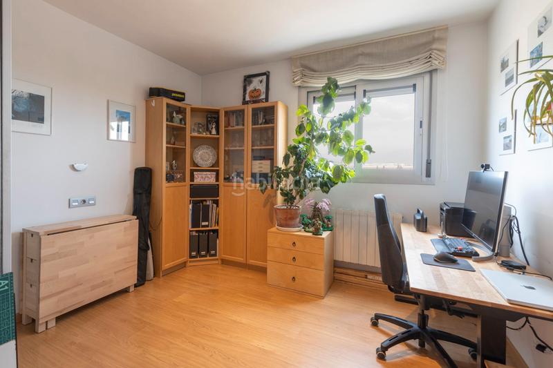 Foto e5132baa-365b-431d-9f5b-053decf68b5f. Piso en calle pintor fernando belda 60 ¡se vende piso vpo fantástico con terraza y garaje junto al gimnasio we! en Granada