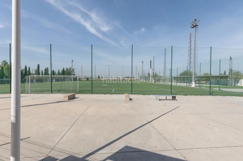 Foto ef797180-edce-4bd0-bd8f-dd68f4b77323. Piso en calle pintor fernando belda 60 ¡se vende piso vpo fantástico con terraza y garaje junto al gimnasio we! en Granada