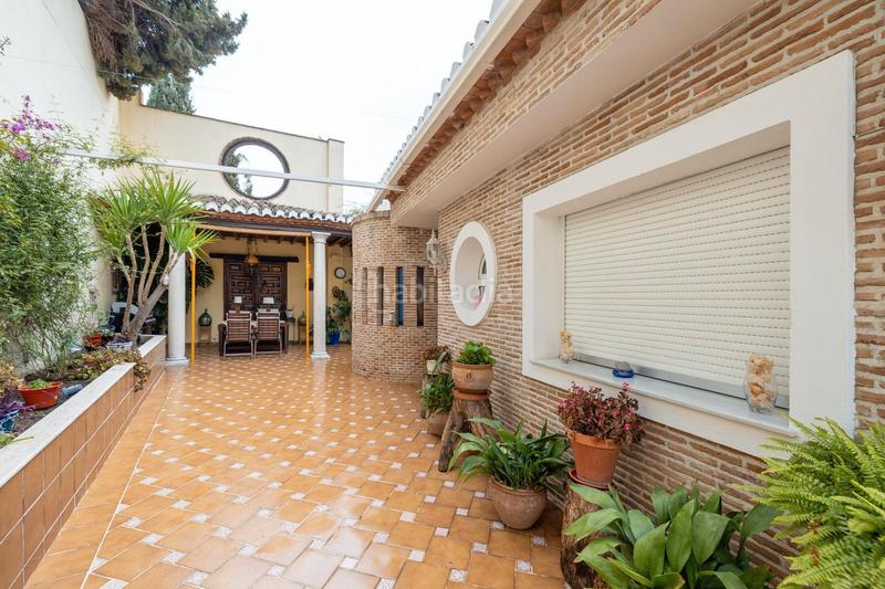 Foto b2431efb-a878-4382-9038-2a579c054c0c. Chalet en calle granada 46 se vende chalet exclusivo en el serrallo en granada en Huétor Vega