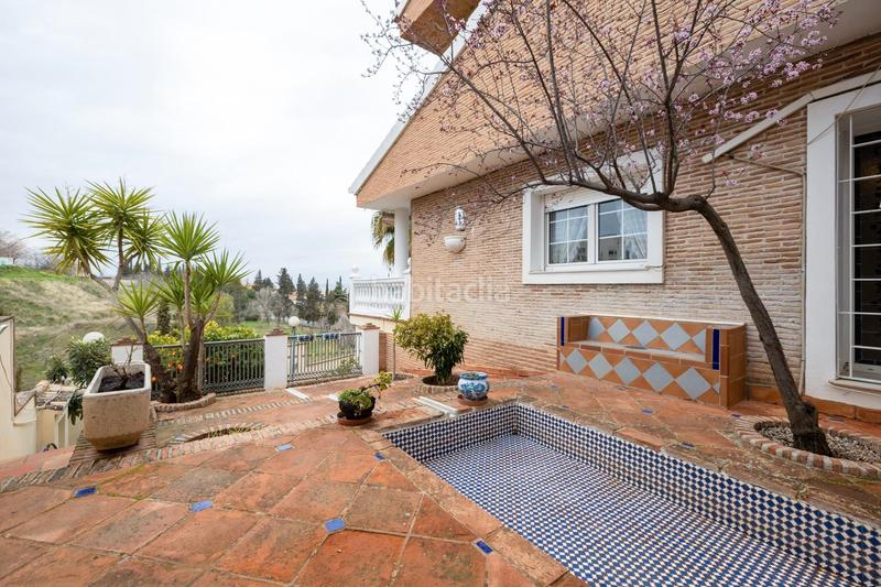 Foto fd7706ba-188a-437c-8e50-8d655eb4f16f. Chalet en calle granada 46 se vende chalet exclusivo en el serrallo en granada en Huétor Vega