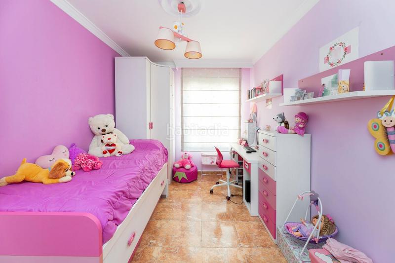 Foto a37846c2-883d-4da2-9437-b1f434137a6a. Casa adosada en mezquita 41 se vende casa adosada muy cerca del centro comercial nevada y parada de metro_granada en Armilla
