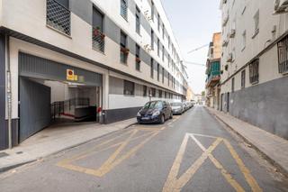 Aparcament cotxe  Calle santa adela 44. ??? se vende plaza de garaje en el zaidín – zona santa adela (gr