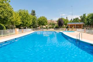 Casa aparellada a Callejón de lebrija 1. Se vende espectacular chalet en urbanizacion jardines de rolando