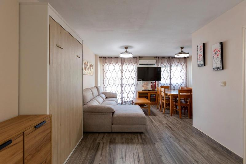 Foto dada69dd-25c1-4c4d-89d6-c52f594baeea. Casa adossada a avenida salobreña 1 a Almuñecar centro Almuñécar