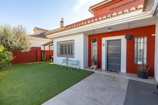 Xalet a Calle rosalía de castro 5. Se vende exclusiva chalet con energia solar, apartamentos turist