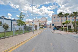 Local commercial à Calle islas bahamas 74. Se vende local comercial en motril_junto al hospital comarcal sa