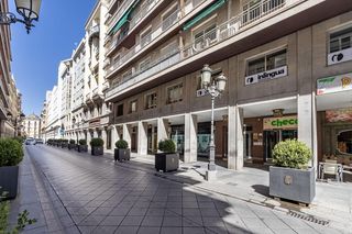 Local Comercial a Calle ángel ganivet 15. Se vende excepcional local de dos plantas + oficina en angel gan