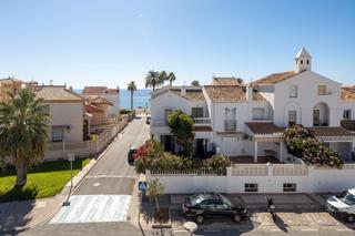 Casa aparellada  Avenida de los geraneos 31. ¡se vende exclusiva casa pareada esquinera en calahonda, motril: