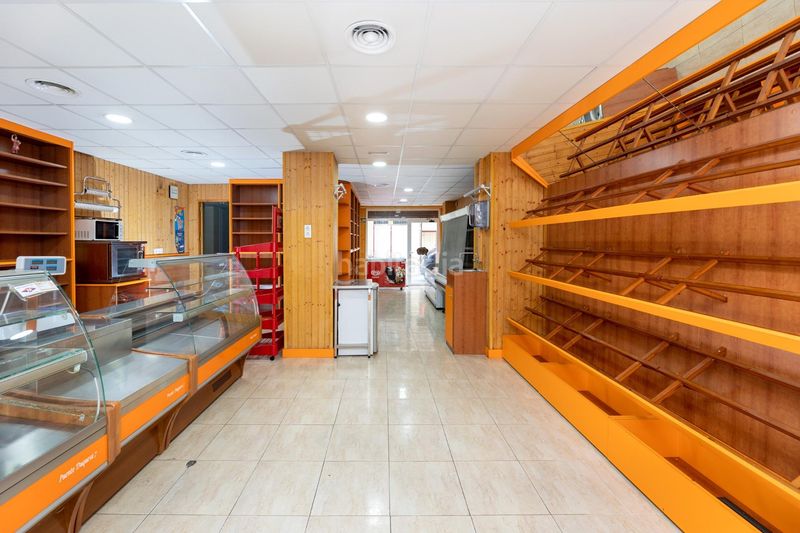 Foto 56c0606c-fcc5-42d8-9702-7cf684f3177e. Local comercial en paseo del charcón 80 se vende excelente local comercial con almacen en las gabias_granada en Gabias (Las)
