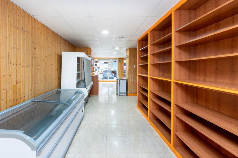 Foto 77b8ceab-7c53-4bb9-b3af-a602ff201658. Local comercial en paseo del charcón 80 se vende excelente local comercial con almacen en las gabias_granada en Gabias (Las)