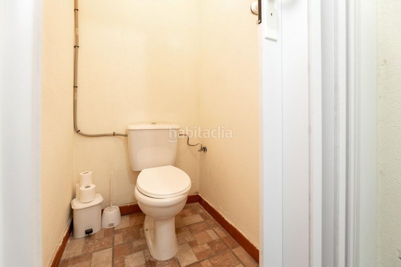 Foto b0db79e1-385e-4324-a44b-9524fc62378a. Local comercial en paseo del charcón 80 se vende excelente local comercial con almacen en las gabias_granada en Gabias (Las)