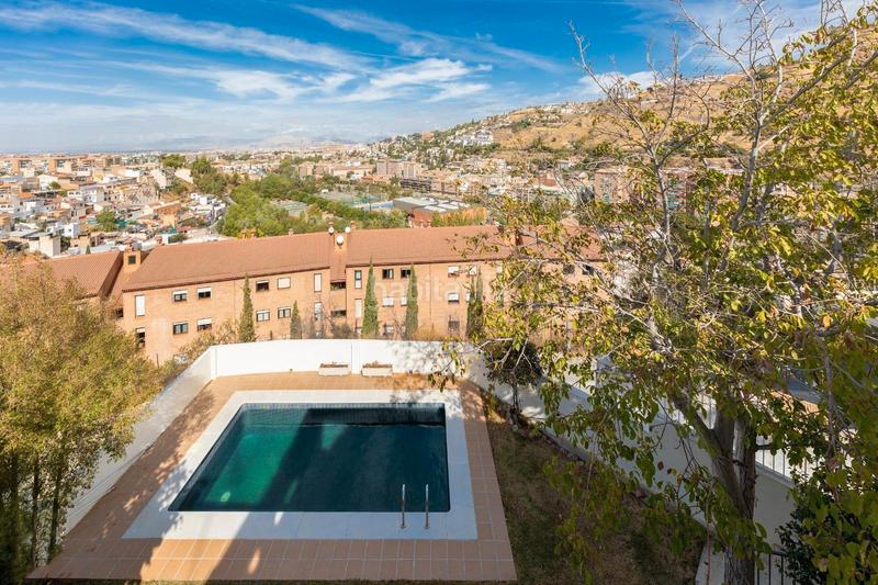 Foto 18b56a32-699b-4e08-8a78-3b0b89e79760. Chalet in calle zoraya 1 in Camino de los Neveros - Serrallo Granada