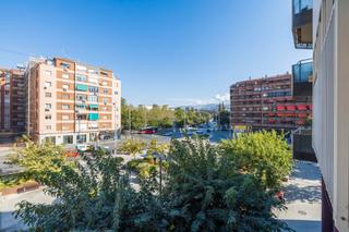 Appartement  Plaza albert einstein 2. Se vende piso en la prestigiosa plaza einstein de granada