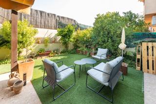 Casa adossada  Calle pedro temboury 1. Se vende reformada casa adosada con patio-jardin en otura_granad