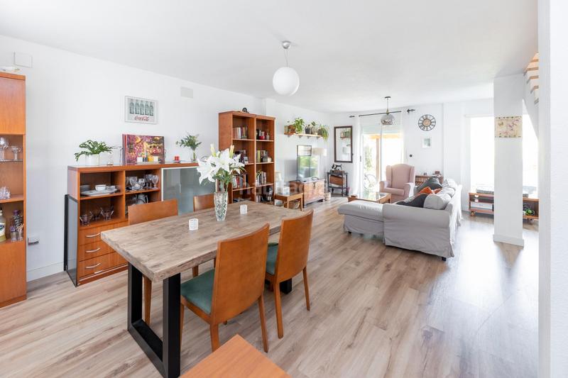 Foto 7c2e9726-c19a-4609-8165-99661966d634. Casa adossada a calle pedro temboury 1 a Villa de Otura