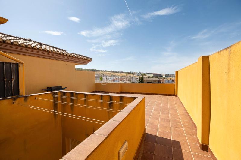 Foto f53ea1d9-56d7-47de-8119-92d86fb095d6. Àtic amb aparcament a La Zubia Ciudad Zubia (La)