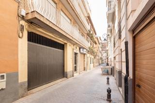 Aparcament cotxe a Calle san pedro mártir 23. Se vende amplia plaza de aparcamiento en realejo_granada