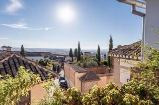 Edifici  Placeta de san miguel bajo. Se vende totalmente reformado edificio en el albayzín junto plaz