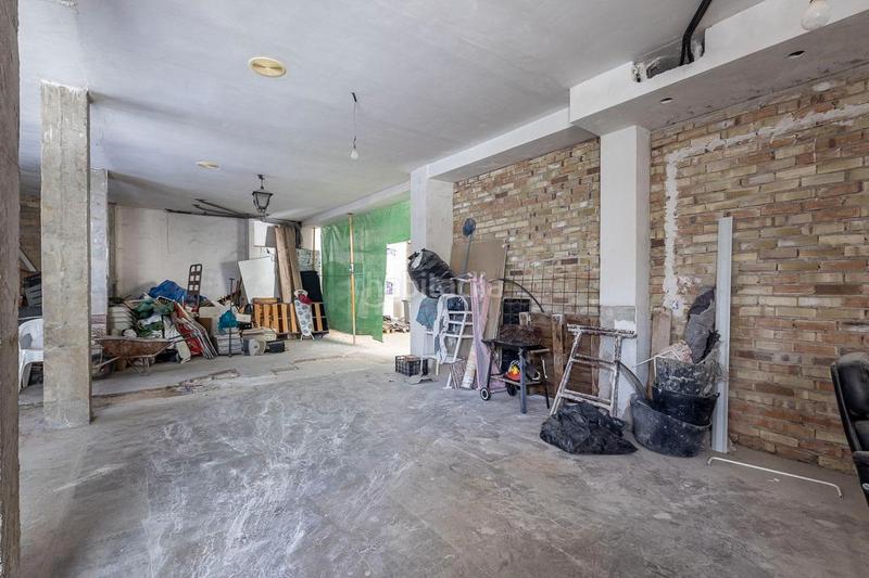 Foto c5ed18a0-bf4d-4f0d-86dd-57ee1a1b3590. Local comercial a calle maestro noguerol 50 a Barrio de la Vega Monachil