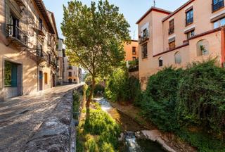 Casa  Calle san juan de los reyes. Se vende casa unifamiliar en albaicin con dos duplex habitados