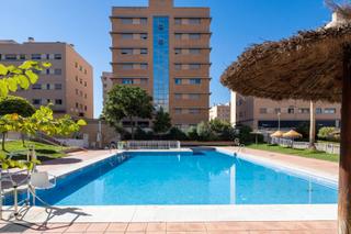 Piso  Plaza catedrtica asuncin linares. Se vende piso con piscina comunitaria-jardin-terraza y trastero