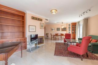 Pis  Calle madre teresa. Se vende gran piso en gran capitan_granada  junto a la bibliotec